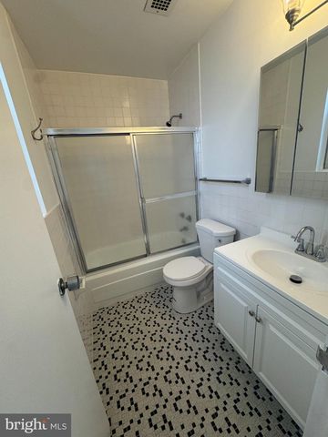 2721 BOARDWALK, Atlantic City, NJ 08401