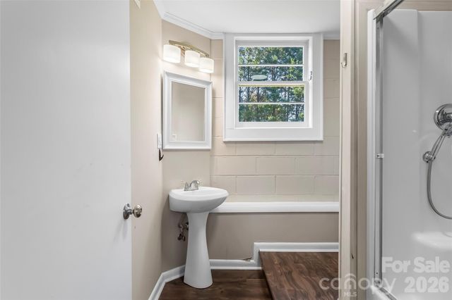 4405 Landing Court, Hickory, NC 28602