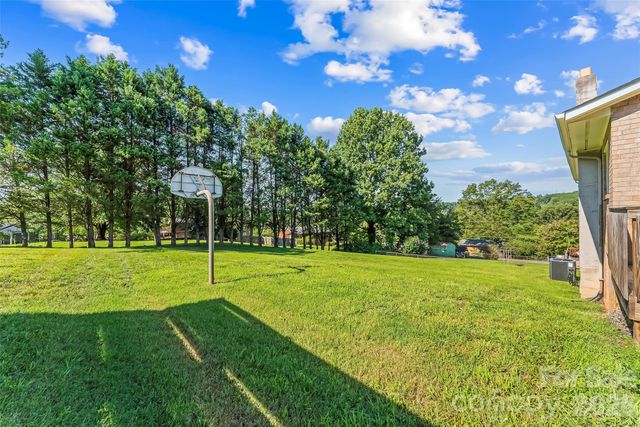 4405 Landing Court, Hickory, NC 28602