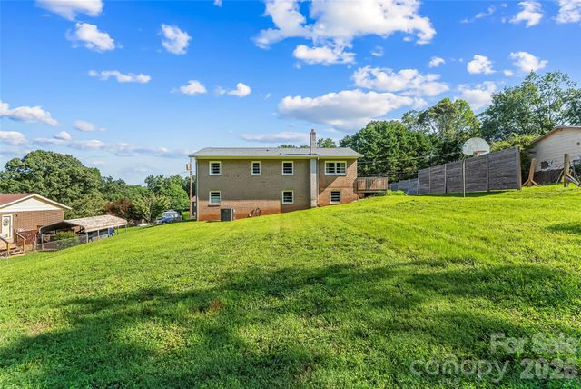 4405 Landing Court, Hickory, NC 28602