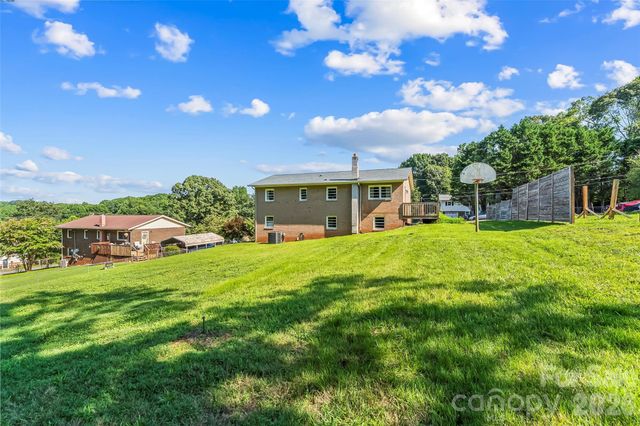 4405 Landing Court, Hickory, NC 28602
