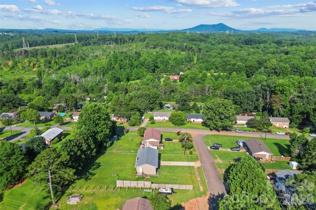 4405 Landing Court, Hickory, NC 28602
