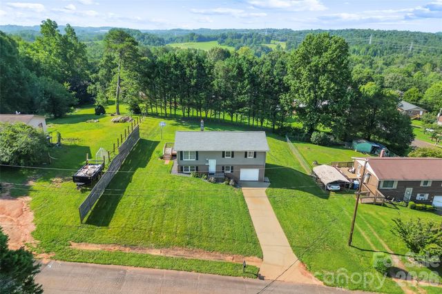 4405 Landing Court, Hickory, NC 28602