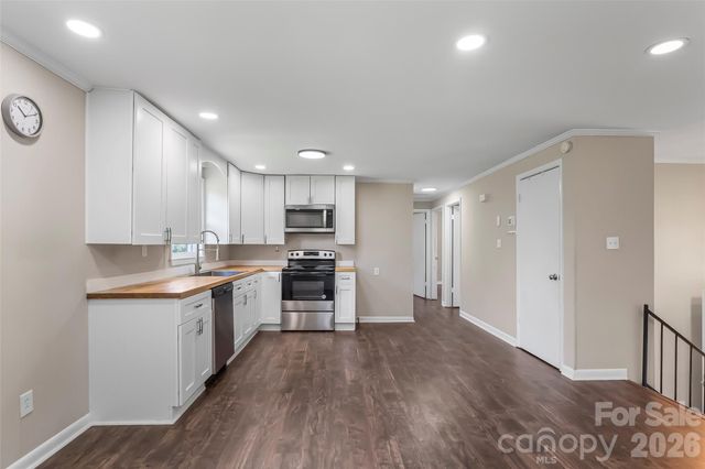 4405 Landing Court, Hickory, NC 28602