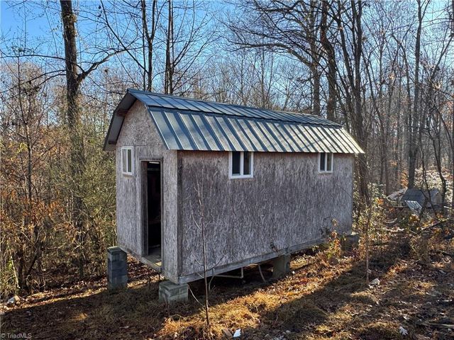 1028 Raccoon Run Lane, Jonesville, NC 28642