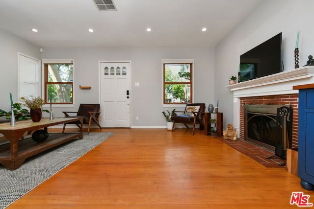 15114 Hesby Street, Sherman Oaks, CA 91403