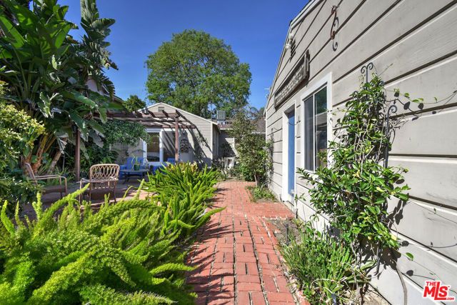 15114 Hesby Street, Sherman Oaks, CA 91403