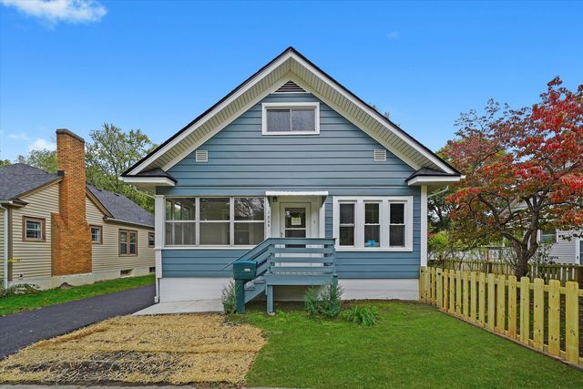 1009 Augusta Avenue, Elgin, IL 60120