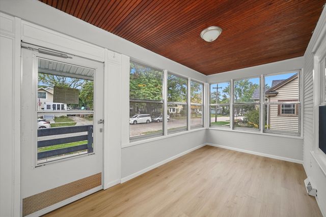 1009 Augusta Avenue, Elgin, IL 60120