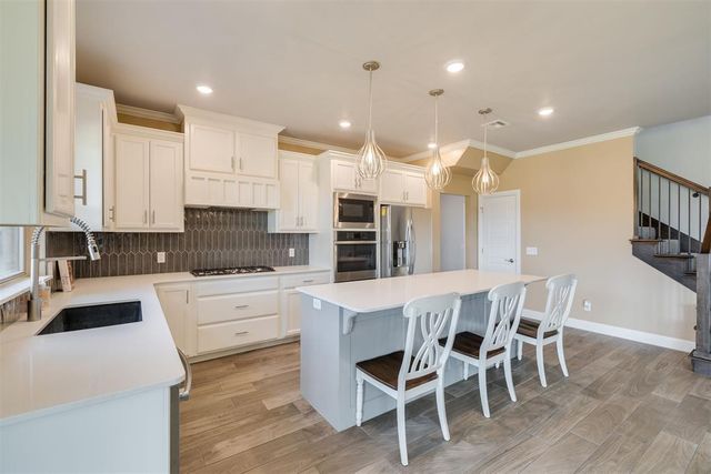 13675 Creek View Drive, Edmond, OK 73025