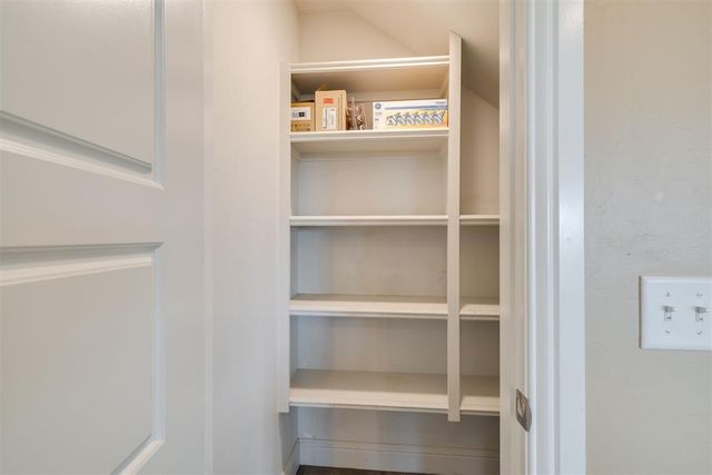 13675 Creek View Drive, Edmond, OK 73025