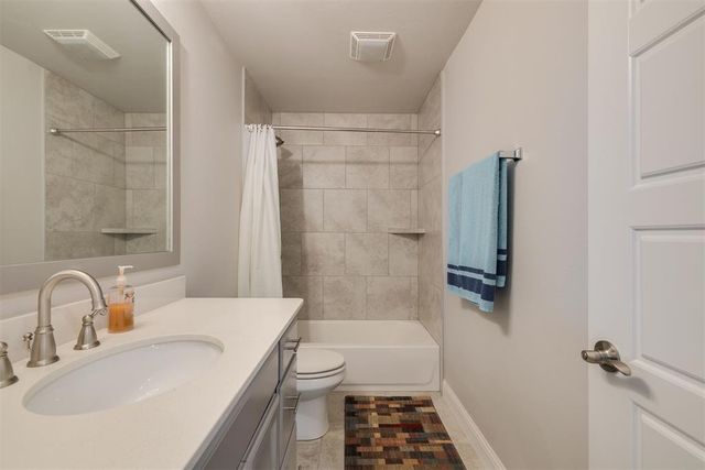 13675 Creek View Drive, Edmond, OK 73025