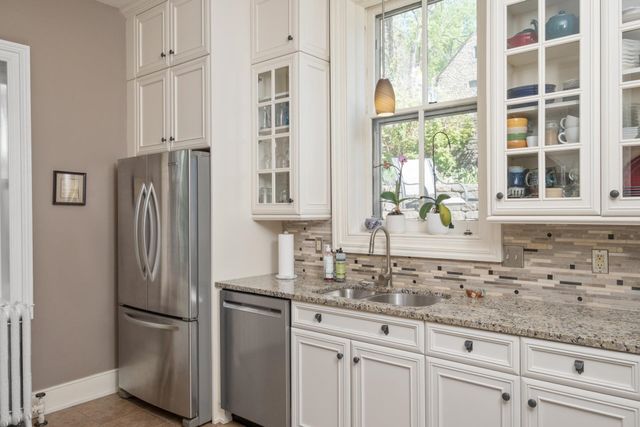 815 W BEVERLEY ST, Staunton, VA 24401