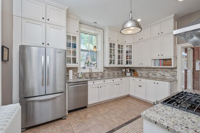 815 W BEVERLEY ST, Staunton, VA 24401