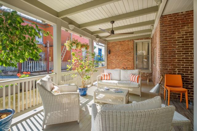 815 W BEVERLEY ST, Staunton, VA 24401