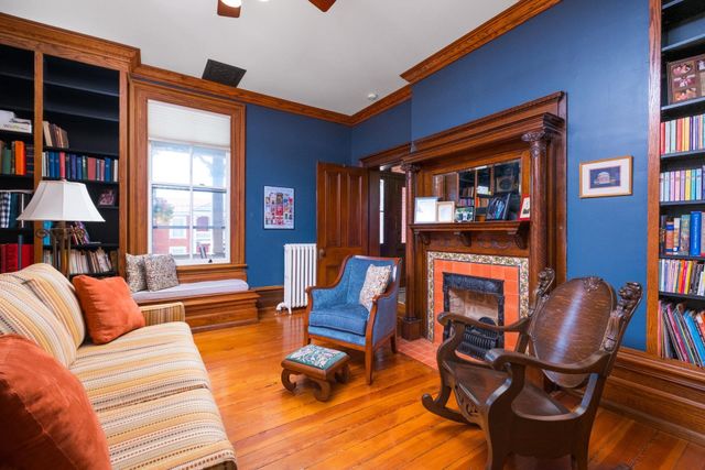815 W BEVERLEY ST, Staunton, VA 24401