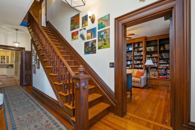 815 W BEVERLEY ST, Staunton, VA 24401