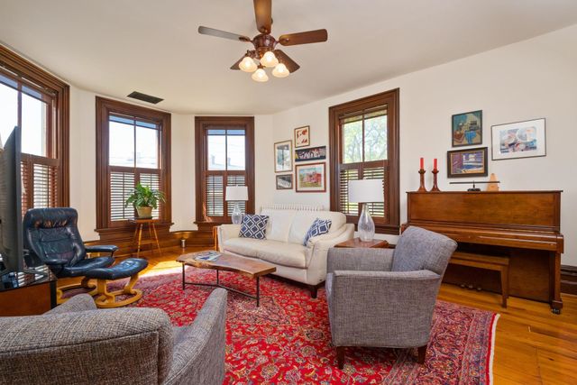 815 W BEVERLEY ST, Staunton, VA 24401