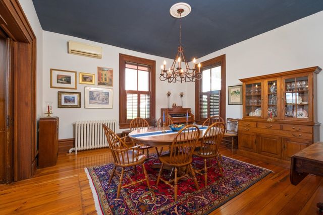 815 W BEVERLEY ST, Staunton, VA 24401