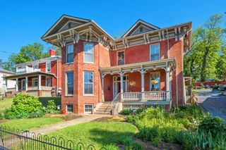 815 W BEVERLEY ST, Staunton, VA 24401