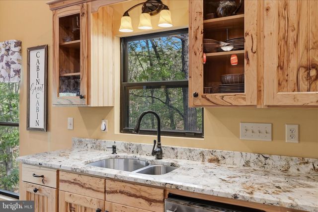 1856 CROSSINGS VIEW RD, Paw Paw, WV 25434