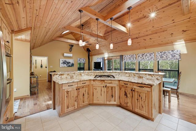 1856 CROSSINGS VIEW RD, Paw Paw, WV 25434