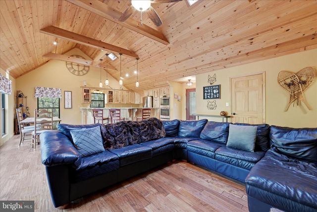 1856 CROSSINGS VIEW RD, Paw Paw, WV 25434