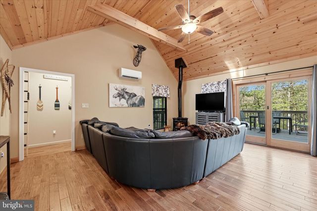 1856 CROSSINGS VIEW RD, Paw Paw, WV 25434