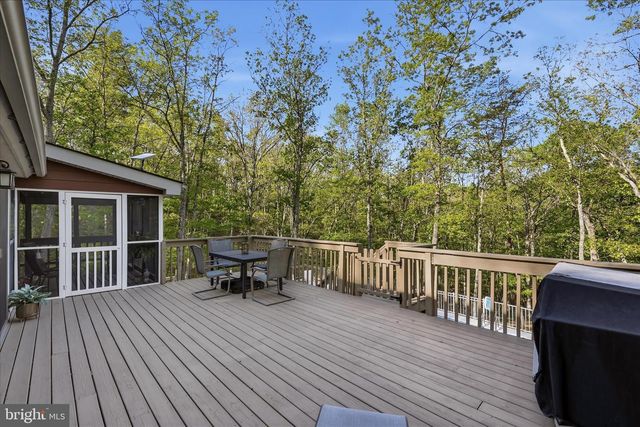 1856 CROSSINGS VIEW RD, Paw Paw, WV 25434