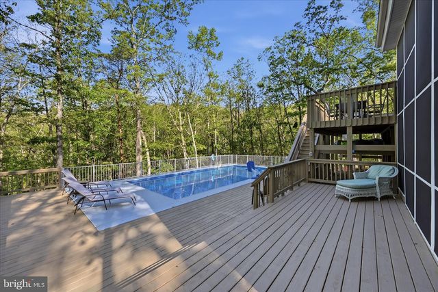 1856 CROSSINGS VIEW RD, Paw Paw, WV 25434