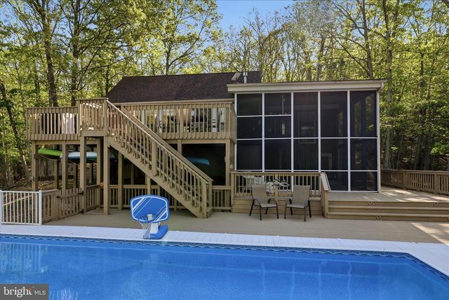 1856 CROSSINGS VIEW RD, Paw Paw, WV 25434