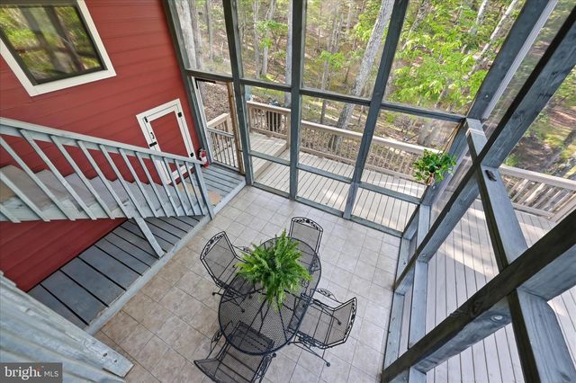 1856 CROSSINGS VIEW RD, Paw Paw, WV 25434