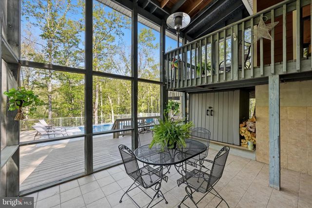 1856 CROSSINGS VIEW RD, Paw Paw, WV 25434