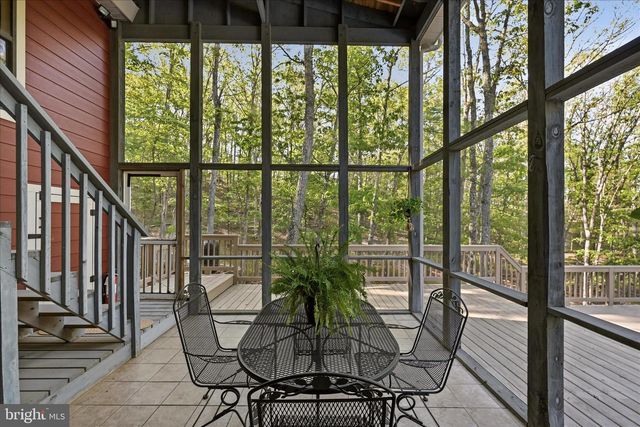 1856 CROSSINGS VIEW RD, Paw Paw, WV 25434