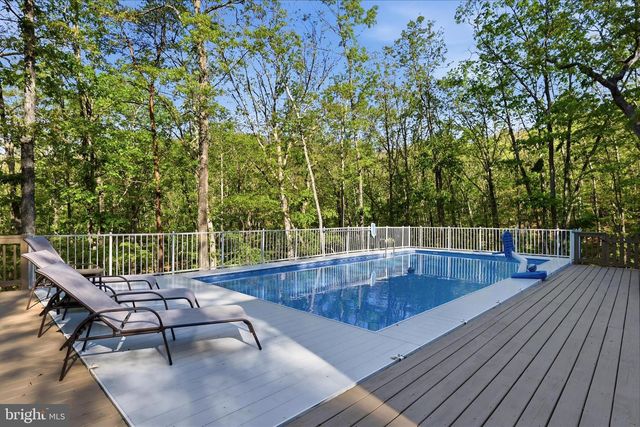 1856 CROSSINGS VIEW RD, Paw Paw, WV 25434