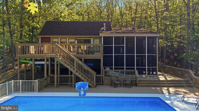 1856 CROSSINGS VIEW RD, Paw Paw, WV 25434