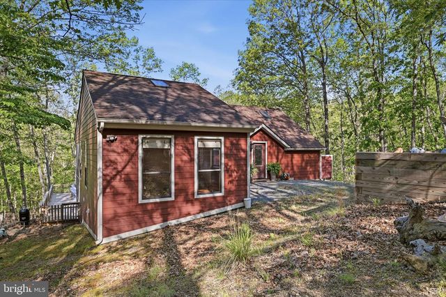 1856 CROSSINGS VIEW RD, Paw Paw, WV 25434
