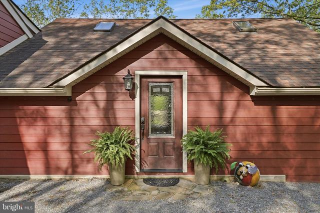 1856 CROSSINGS VIEW RD, Paw Paw, WV 25434