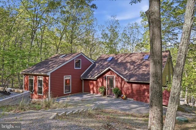 1856 CROSSINGS VIEW RD, Paw Paw, WV 25434