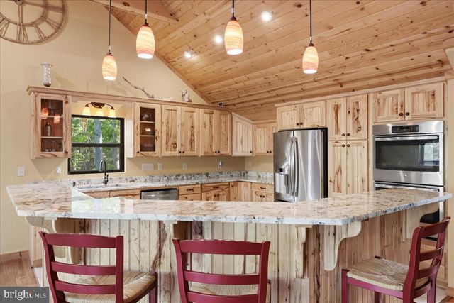 1856 CROSSINGS VIEW RD, Paw Paw, WV 25434