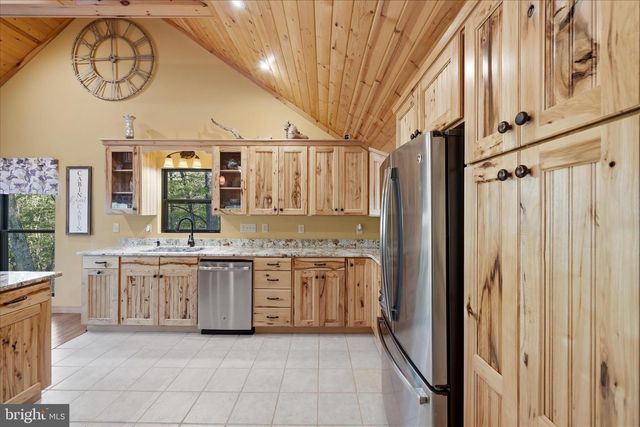 1856 CROSSINGS VIEW RD, Paw Paw, WV 25434