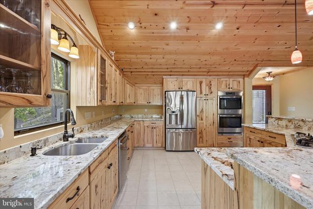 1856 CROSSINGS VIEW RD, Paw Paw, WV 25434