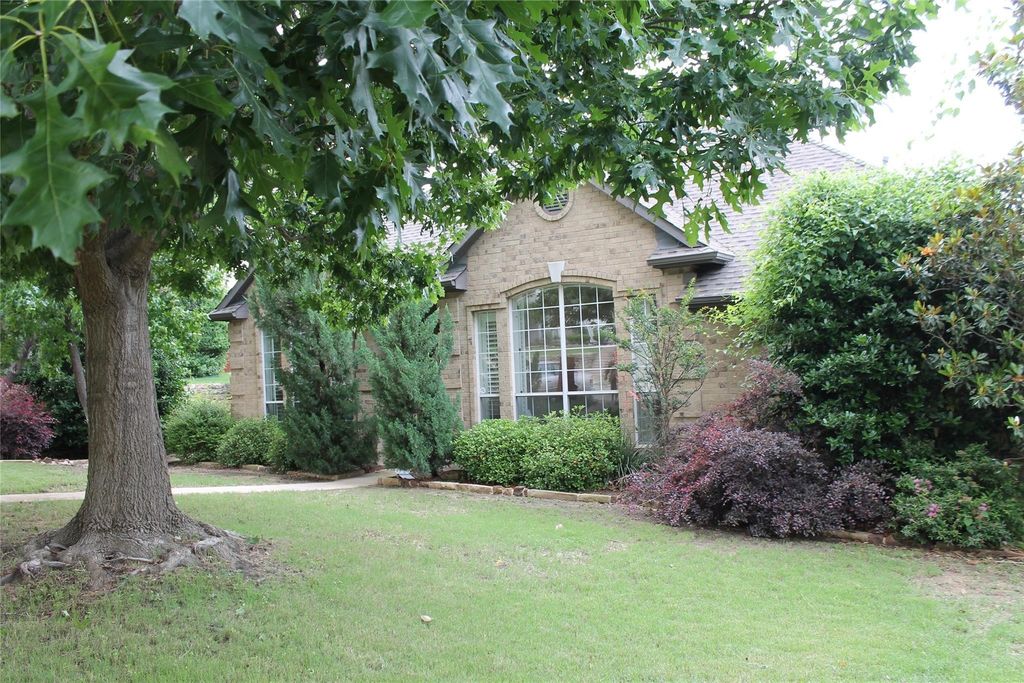 9702 Valley Lake Court, Irving, TX 75063