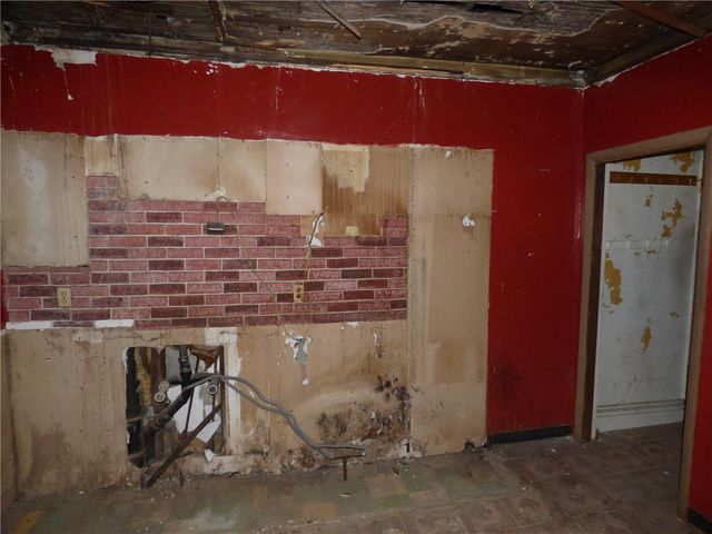 211 Amherst St, Elliott, PA 15220