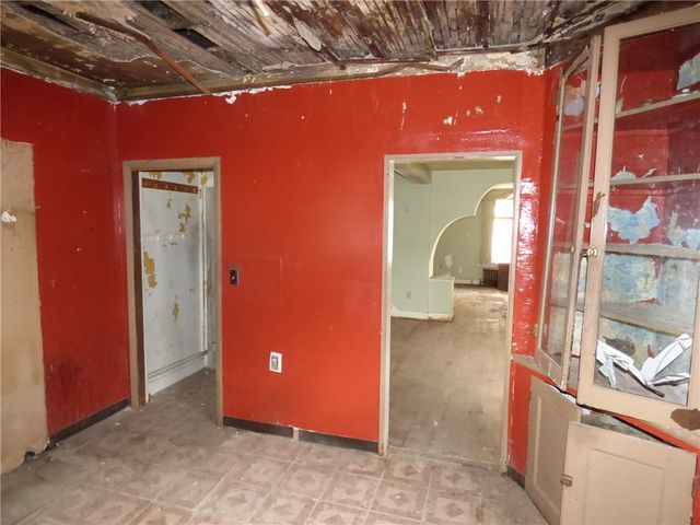 211 Amherst St, Elliott, PA 15220