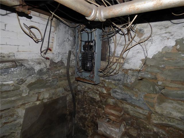 211 Amherst St, Elliott, PA 15220