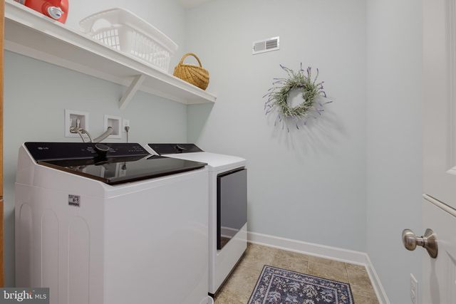 116 HAWTHORNE CIR, Lancaster, PA 17602