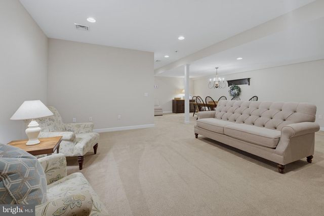 116 HAWTHORNE CIR, Lancaster, PA 17602