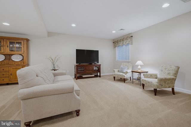 116 HAWTHORNE CIR, Lancaster, PA 17602