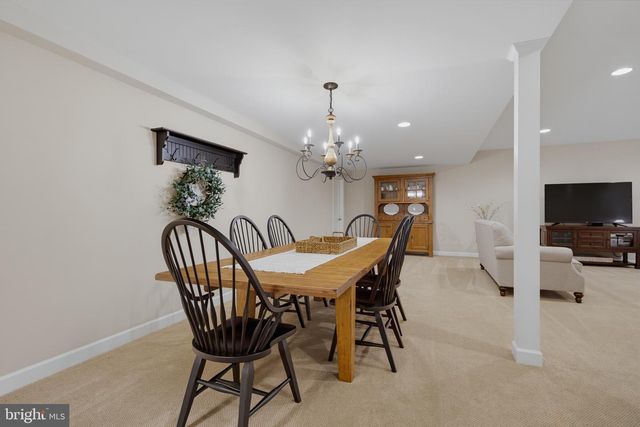 116 HAWTHORNE CIR, Lancaster, PA 17602